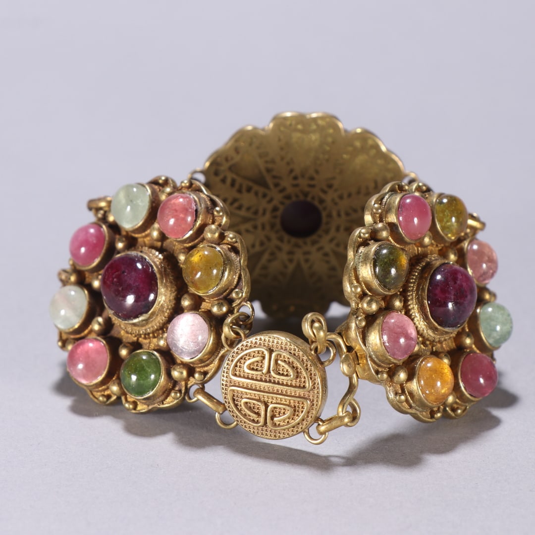 A fine silver-gilt multi-treasure bracelet - 7