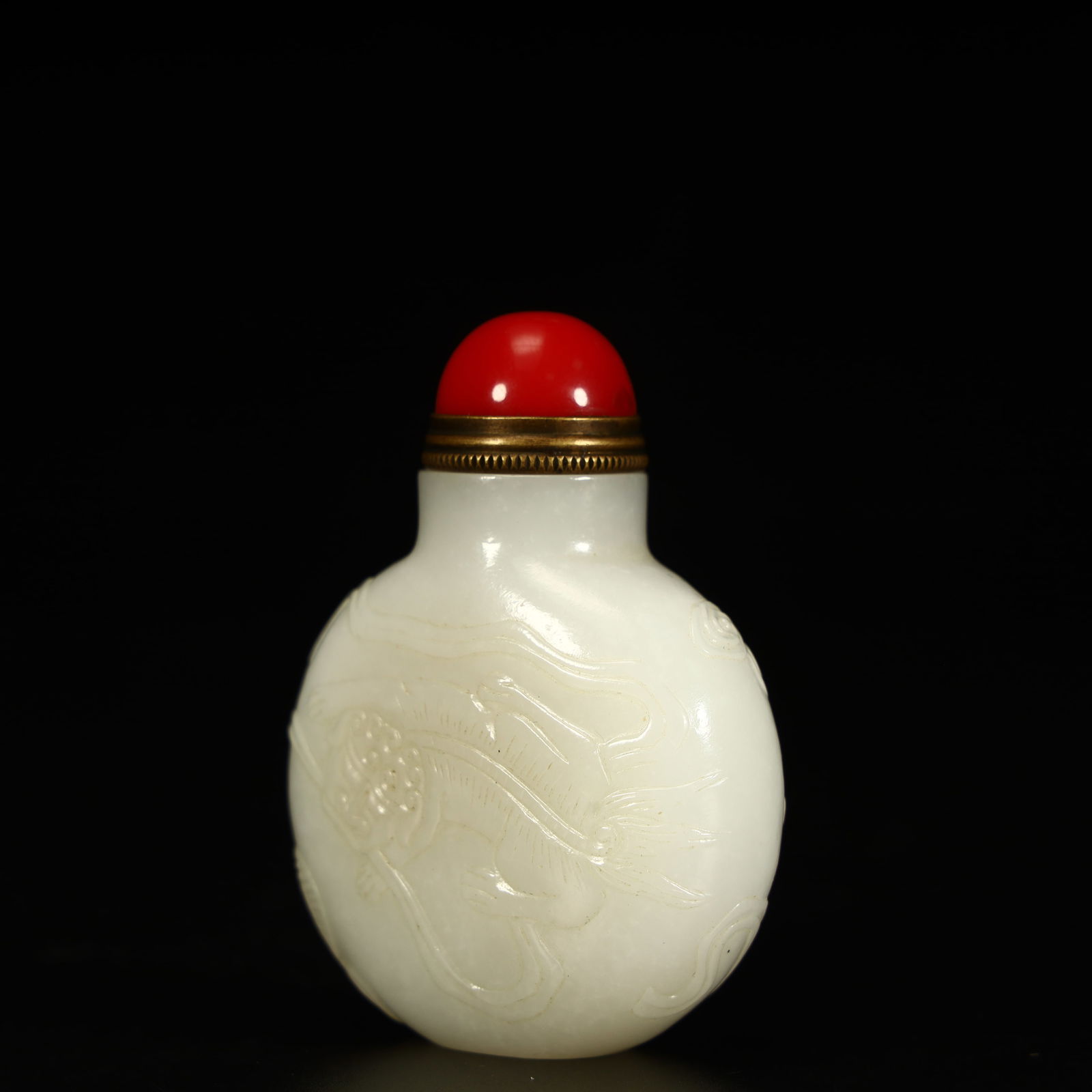A Qing Dynasty Hetian white jade beast pattern snuff bottle - 3
