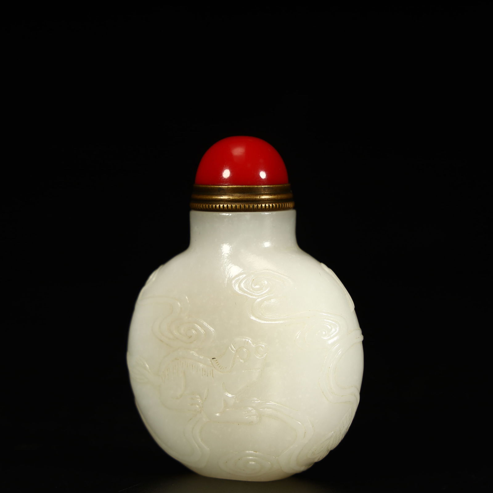 A Qing Dynasty Hetian white jade beast pattern snuff bottle - 6