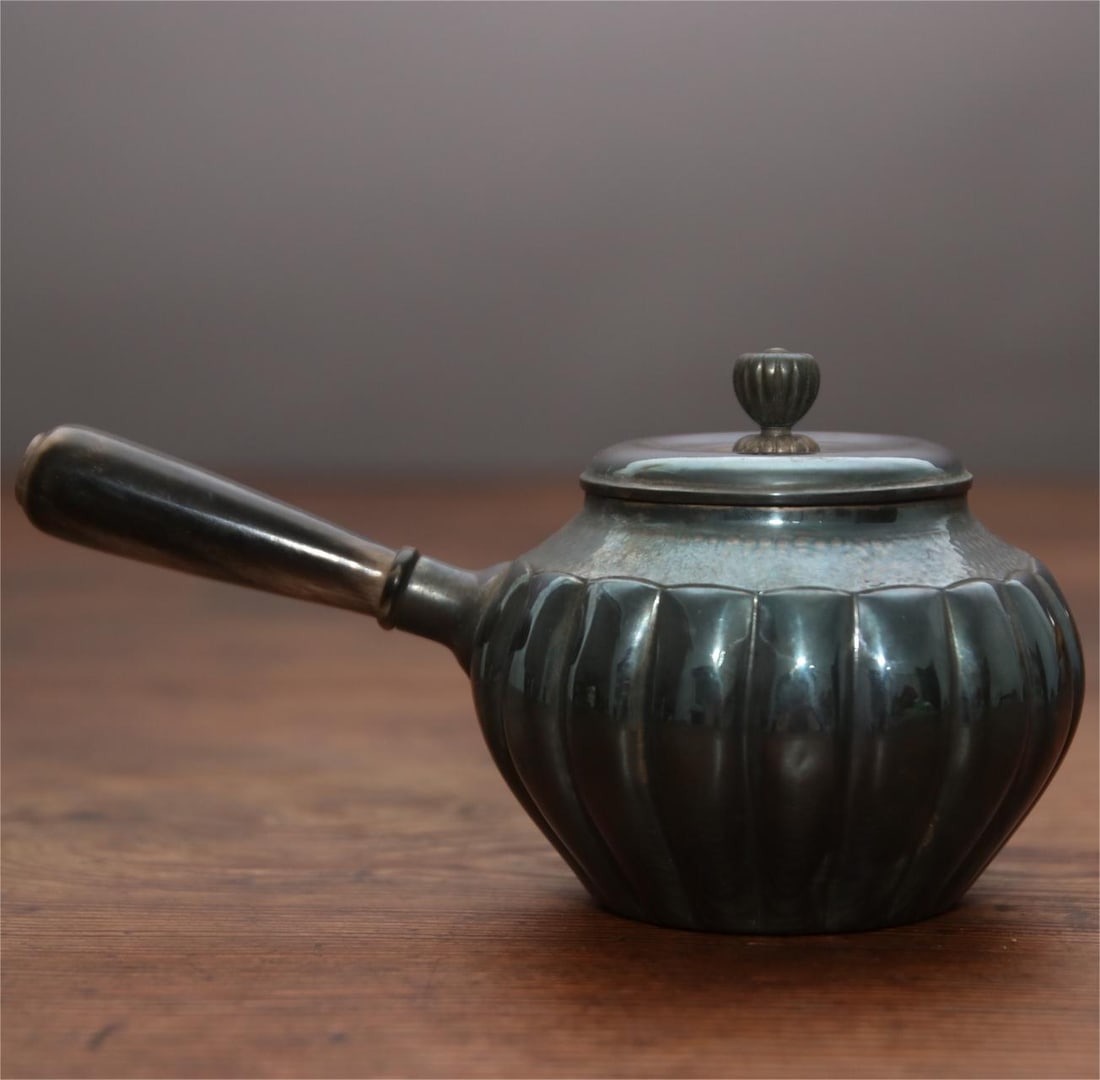 A fine Japanese silver pot holding pot: Exquisite Japanese silver pot holder Size:17×9cmW:218g (The Dimensions Of All Batches Are Manually Measured.If You Need More Detailed Information, Please Contact Our Customer Service Before Bidding.)