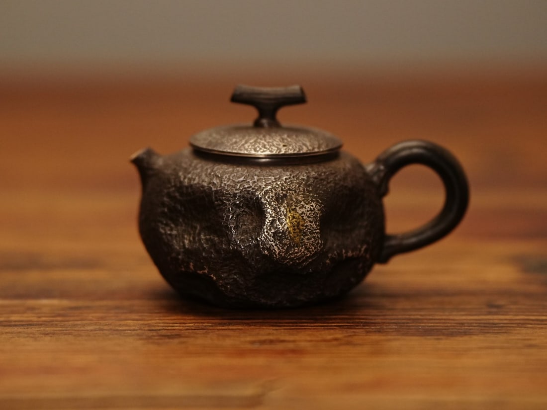 A fine Japanese silver pot - 4