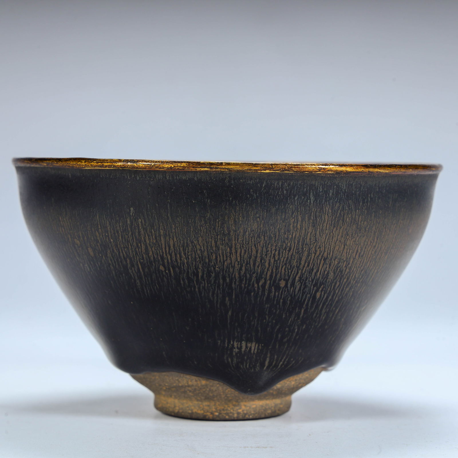 A gold-painted rabbit hair Tianmu cup built in the Song Dynasty (1 of 9)