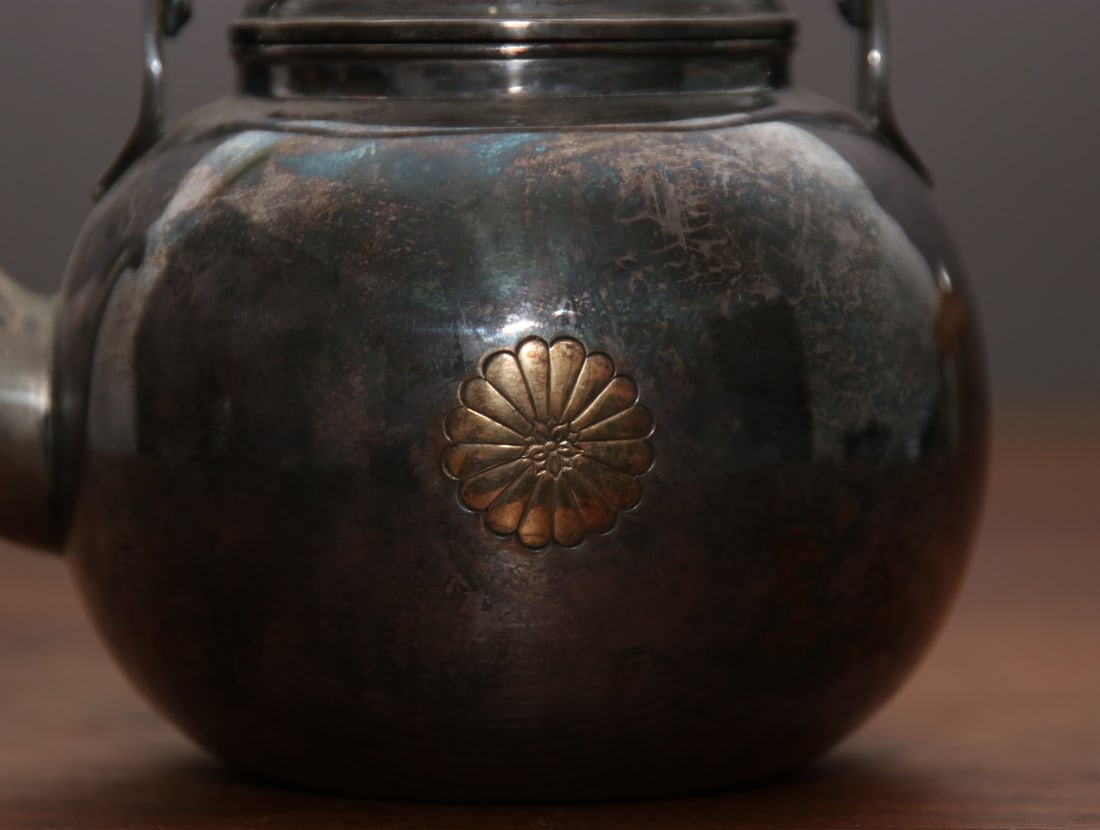 A fine Japanese silver pot - 4