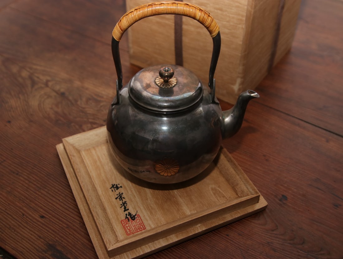 A fine Japanese silver pot - 7