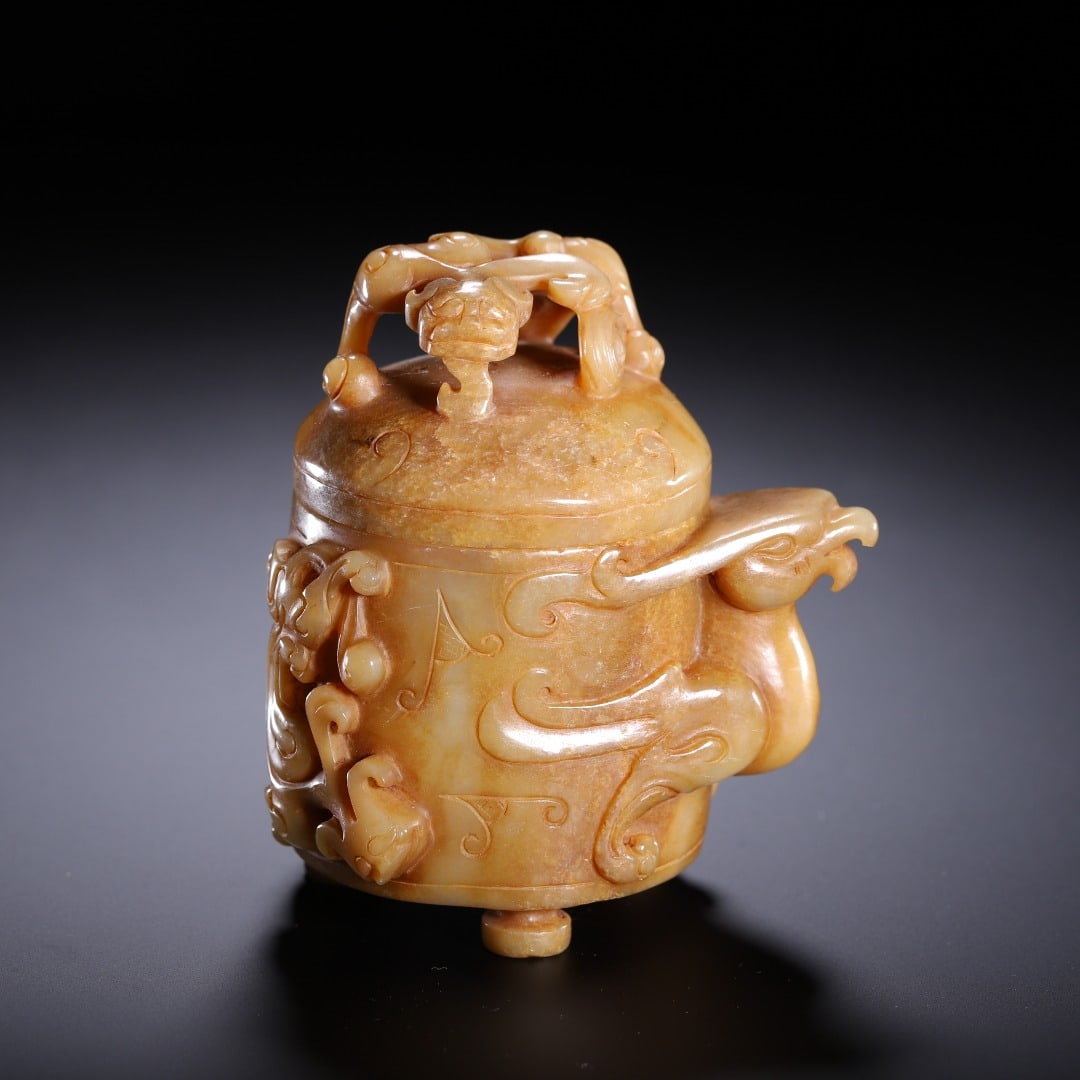 A beautiful ancient jade pot: Exquisite ancient jade pot Size:L:8cmW:6.5cmH:9.5cmW:320g (The Dimensions Of All Batches Are Manually Measured.If You Need More Detailed Information, Please Contact Our Customer Service Before Bidding