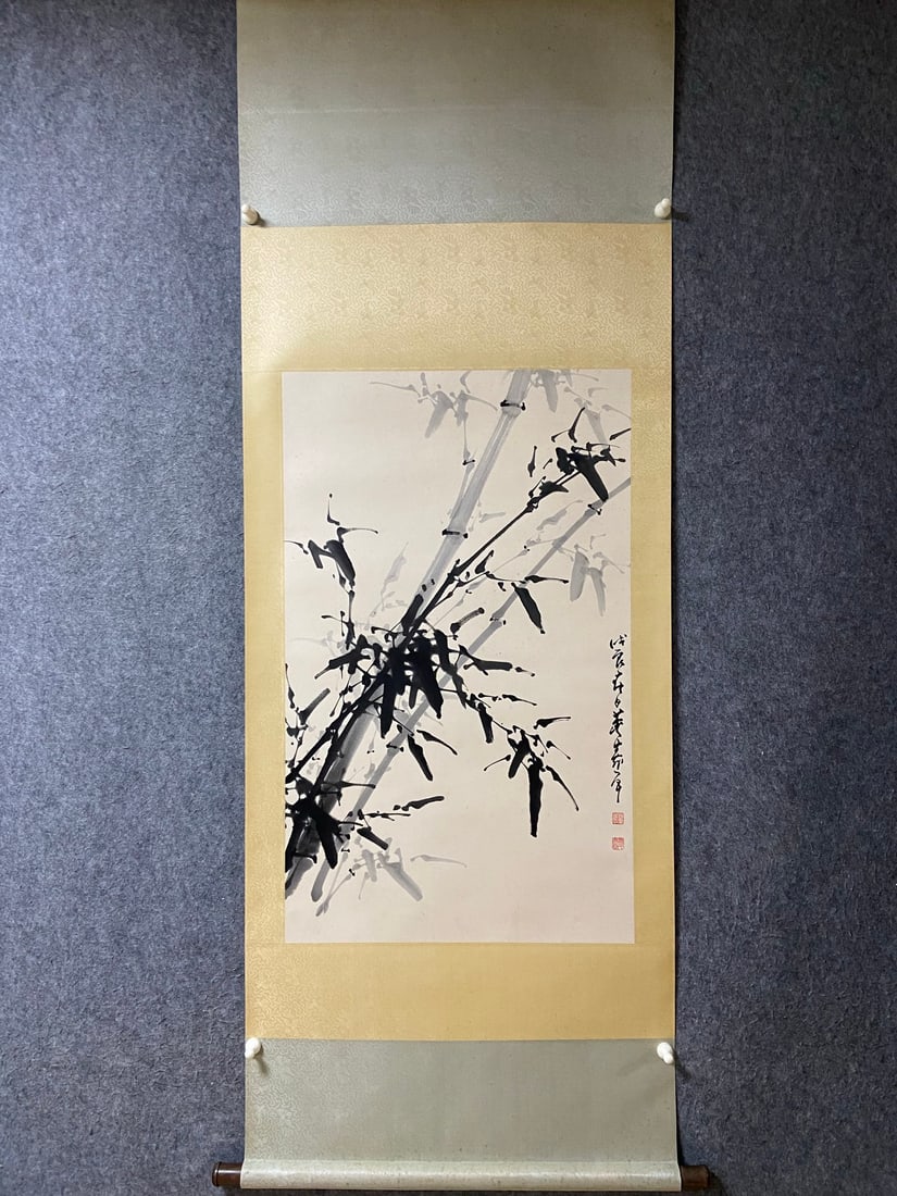 An ink bamboo painting by Dong Shouping: Dong Shouping's ink bamboo painting FlowercoreSize:96x59cm (The Dimensions Of All Batches Are Manually Measured.If You Need More Detailed Information, Please Contact Our Customer
