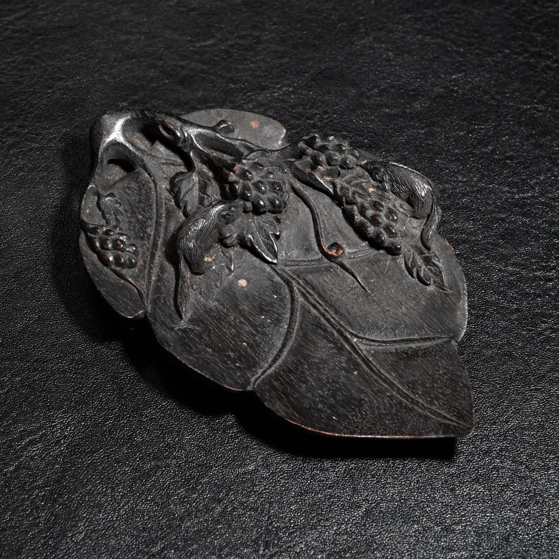 A beautiful rosewood study pen wash ornament: Exquisite rosewood study pen washing ornaments Size:T:2.5cmW:13.5cmW:75g (The Dimensions Of All Batches Are Manually Measured.If You Need More Detailed Information, Please Contact Our Customer Service