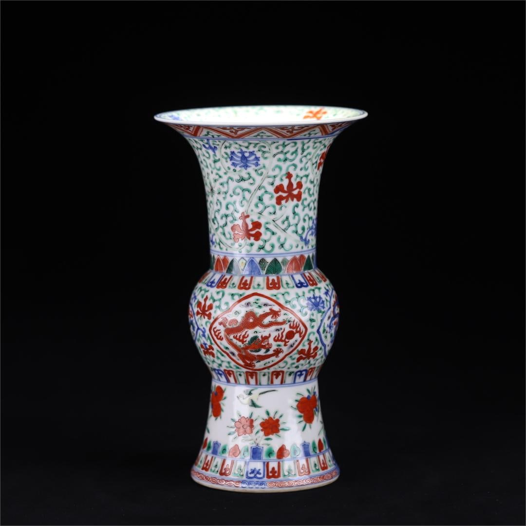 A blue and white colorful dragon pattern flower cup made in the Wanli year of the Ming Dynasty: The blue and white colorful dragon pattern flower cup of the Ming Dynasty Wanli year Size:H:26.6x15cm (The Dimensions Of All Batches Are Manually Measured.If You Need More Detailed