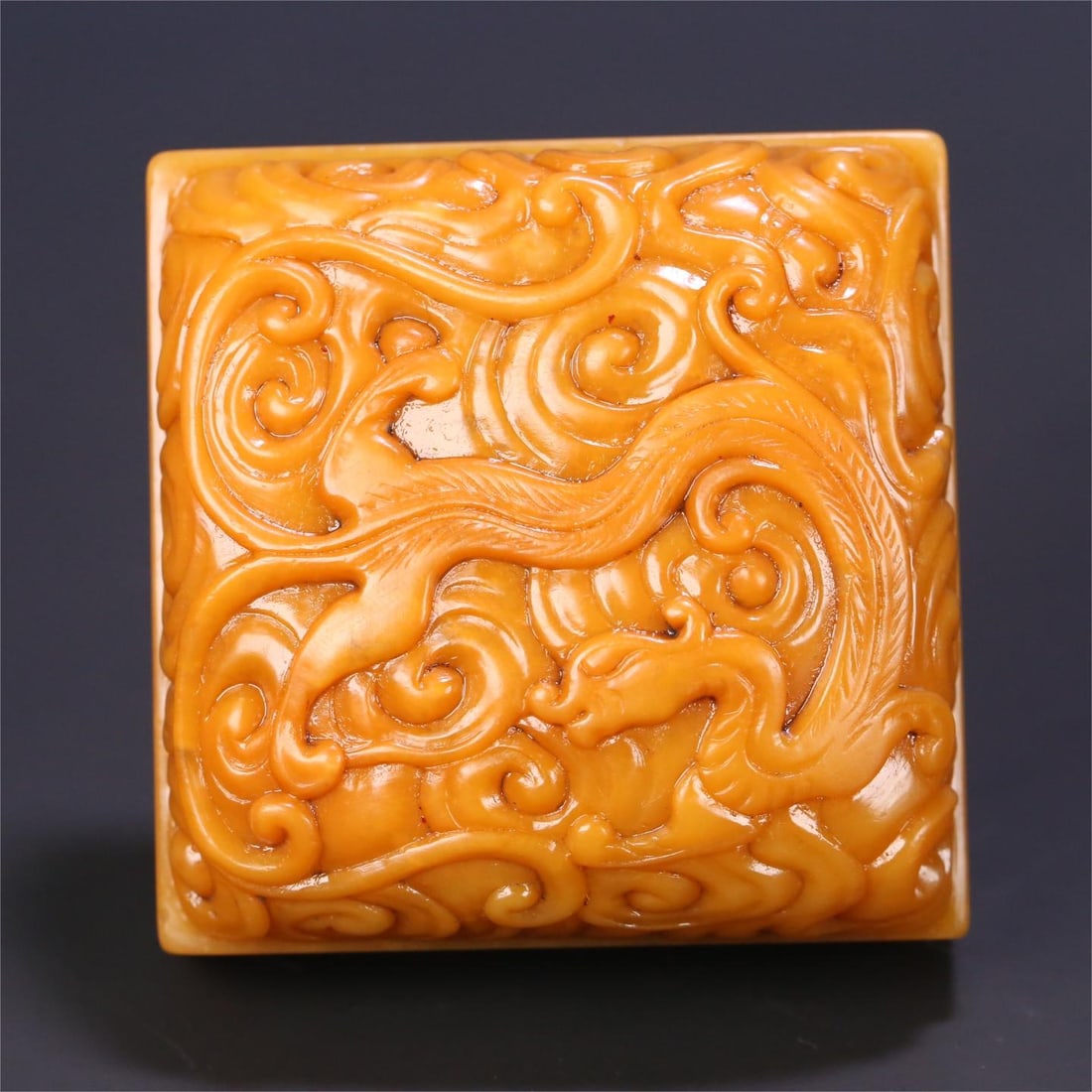 A beautiful seal of the Chinese Empire with a dragon pattern on the Tianhuang stone (1 of 9)