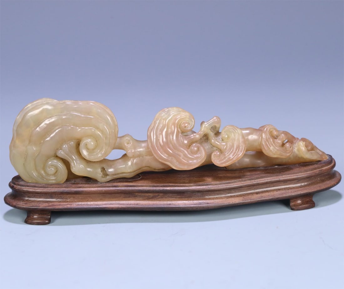A ruyi ornament of Fujian Shoushan stone ganoderma in the Qing Dynasty (1 of 9)
