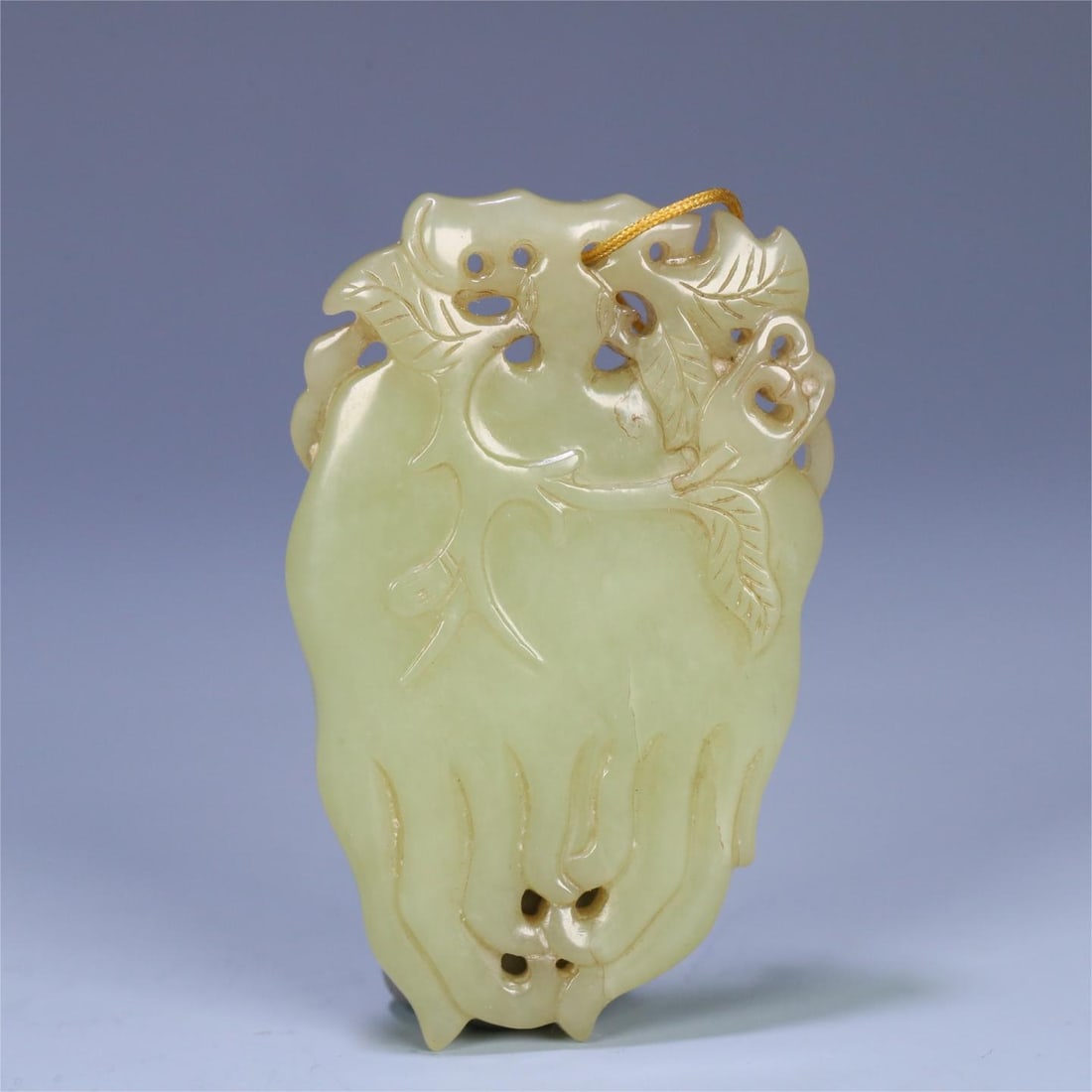 A Qing Dynasty Hetian topaz Buddha hand: Qing Dynasty's Hetian topaz Buddha hand Size:6.5x4.1x0.8cmW:39.3g (The Dimensions Of All Batches Are Manually Measured.If You Need More Detailed Information, Please Contact Our Customer Service Before