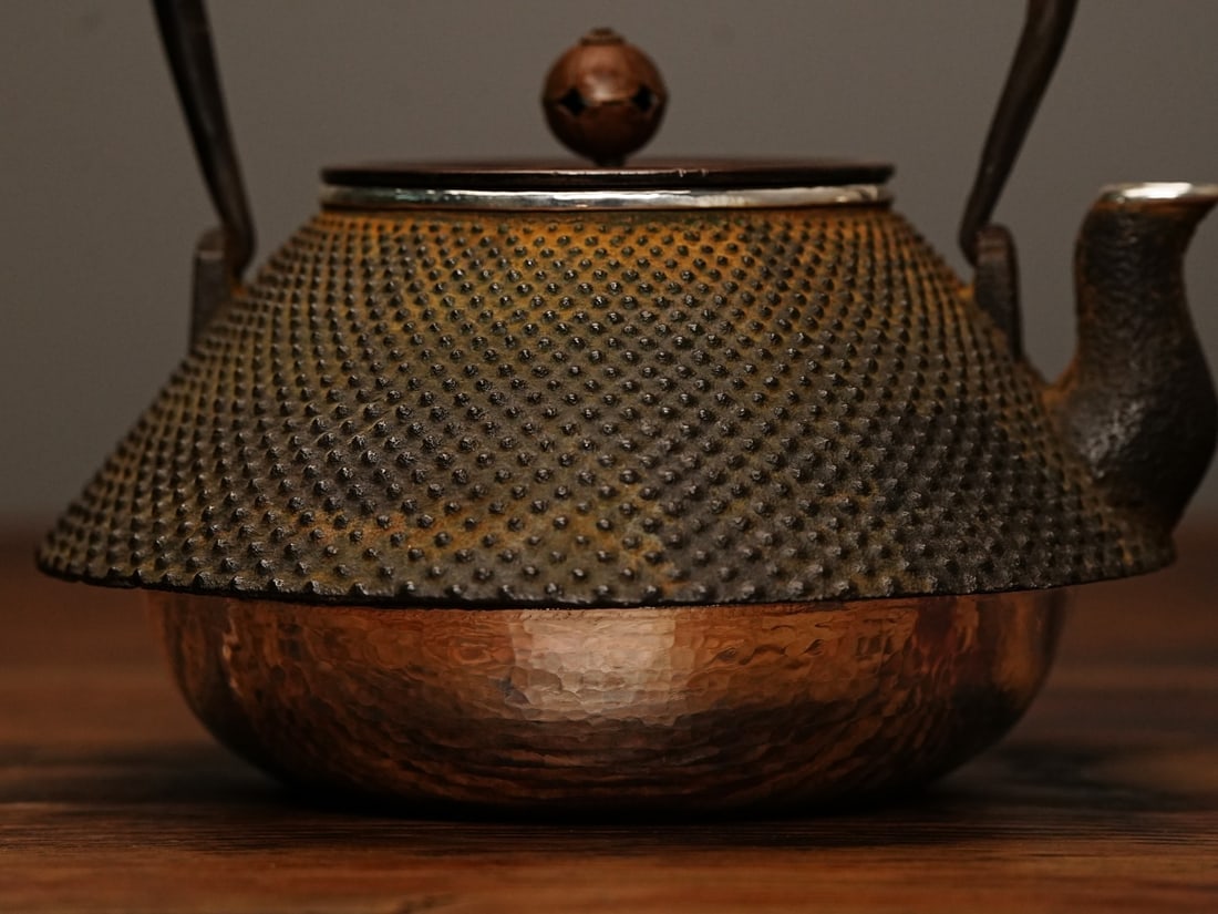 A fine Japanese silver pot - 2