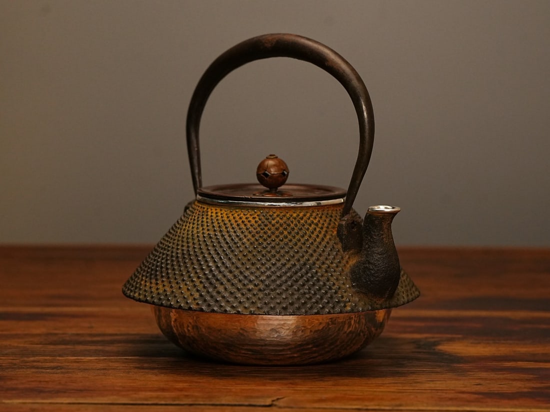 A fine Japanese silver pot - 3