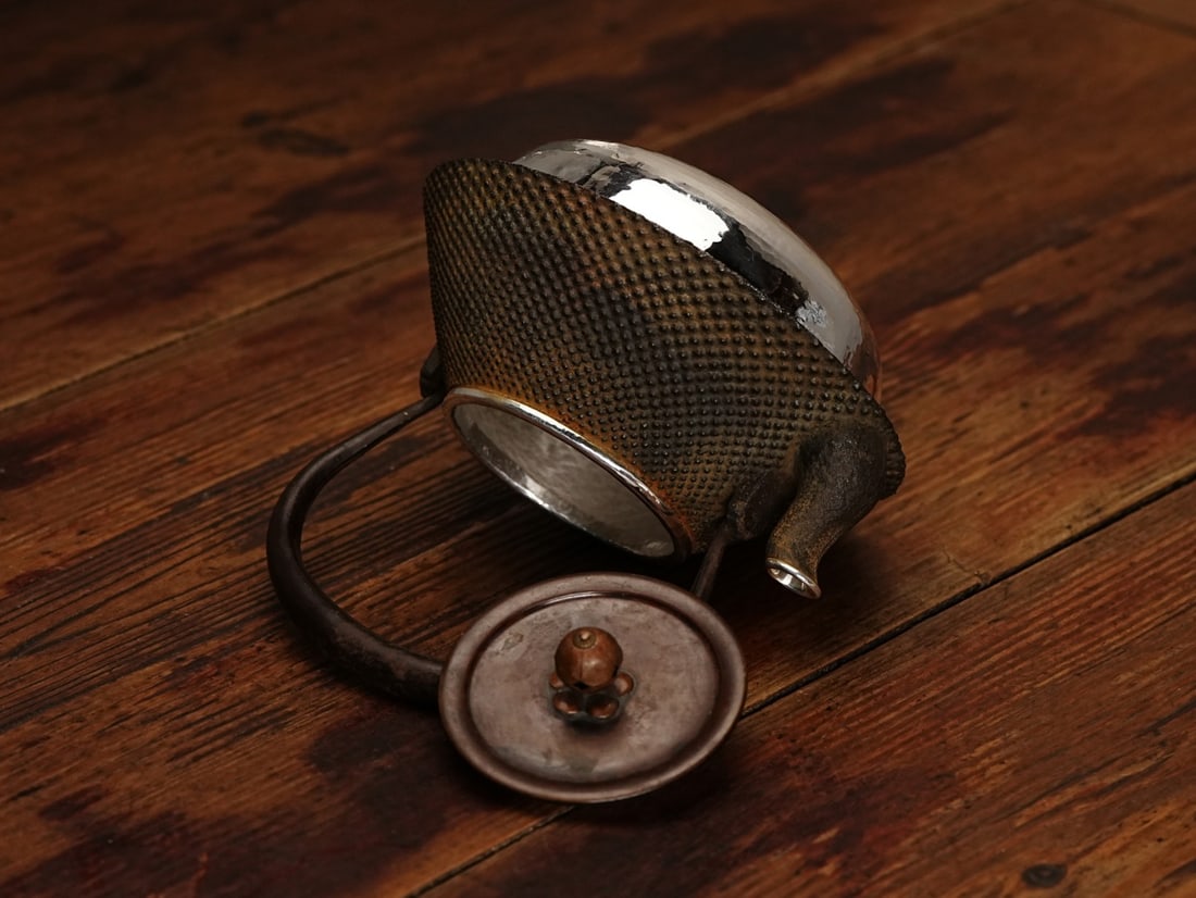 A fine Japanese silver pot - 8