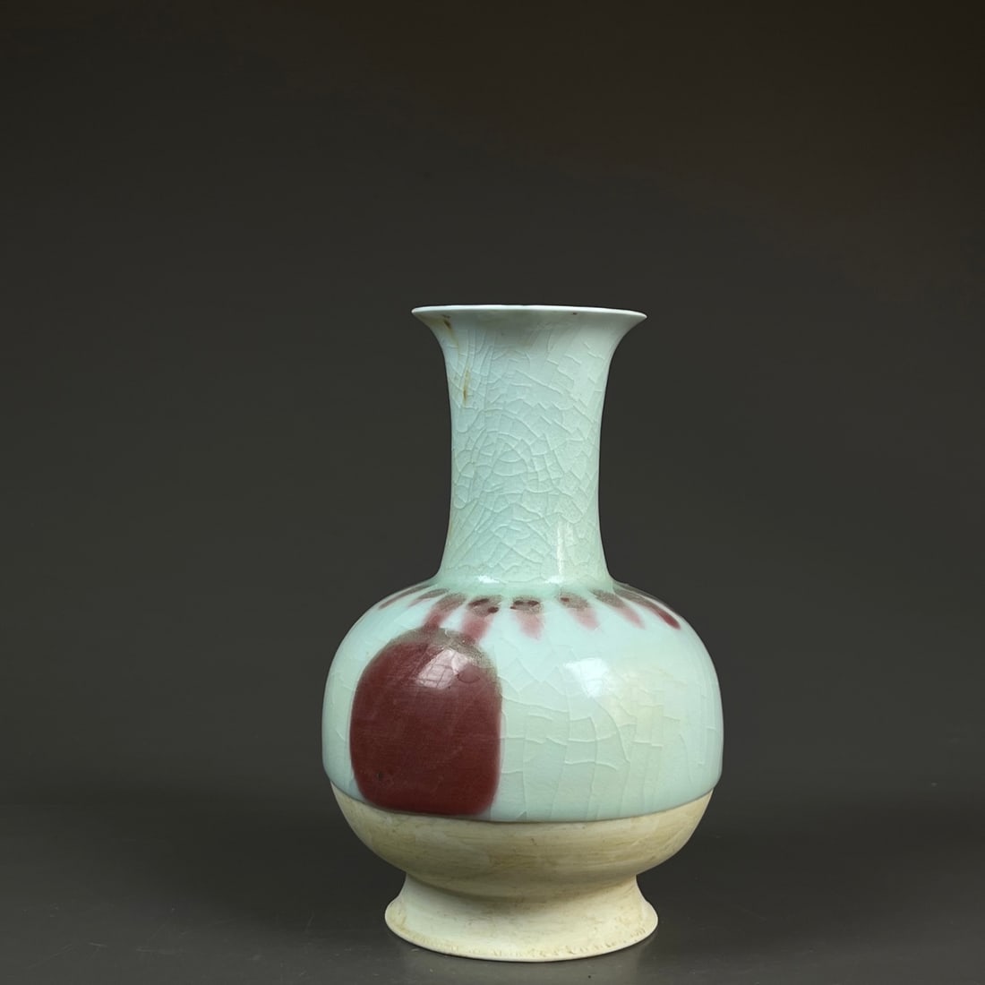 A white glazed red lantern bottle from the Sui Dynasty: The white glaze glazed red lantern bottle of the Sui Dynasty Size:H:20cmBellydiameter:13cm (The Dimensions Of All Batches Are Manually Measured.If You Need More Detailed