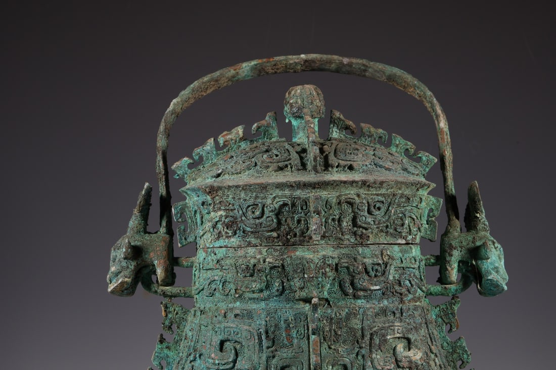 A beautiful bronze pot - 2