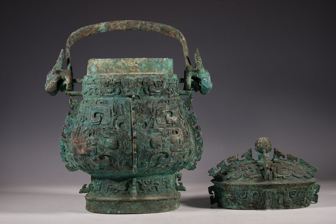 A beautiful bronze pot - 3