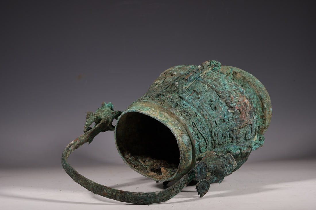 A beautiful bronze pot - 5