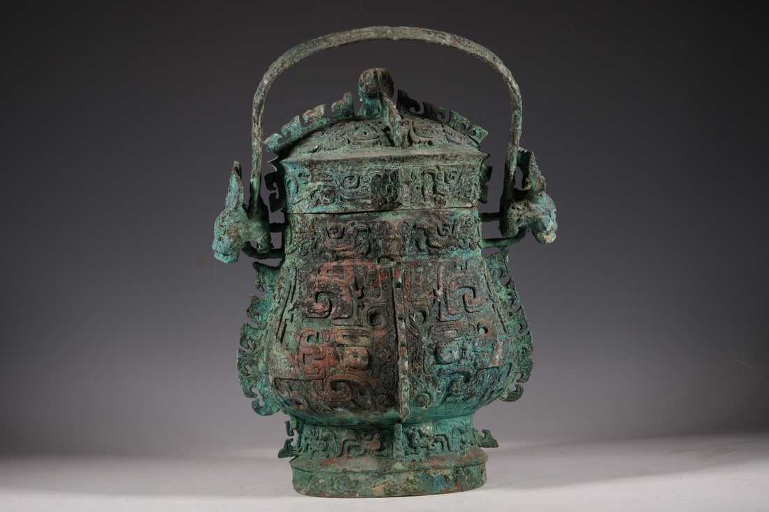 A beautiful bronze pot - 9