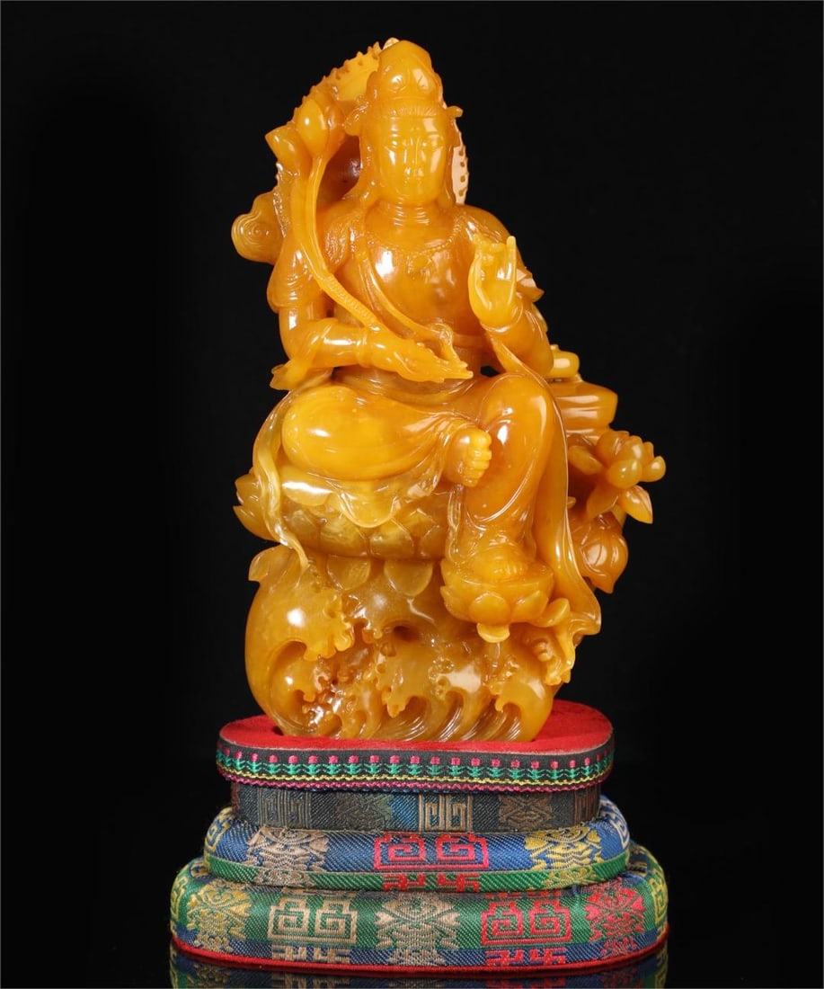 A beautiful Shoushan Shitian Golden Field Huang Guanyin ornament: Exquisite Shoushan Shitian Huang Guanyin ornaments Size:W:2086gH:22cmW:13cm (The Dimensions Of All Batches Are Manually Measured.If You Need More Detailed Information, Please