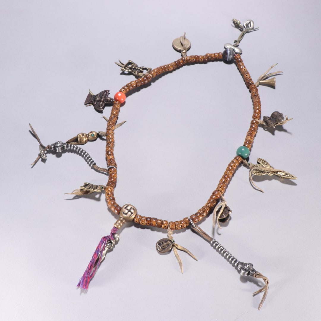 A fine bone carved rosary: Exquisite bone carved rosary Size:Pearldiameter:0.9cmW:217.8g (The Dimensions Of All Batches Are Manually Measured.If You Need More Detailed Information, Please Contact Our Customer