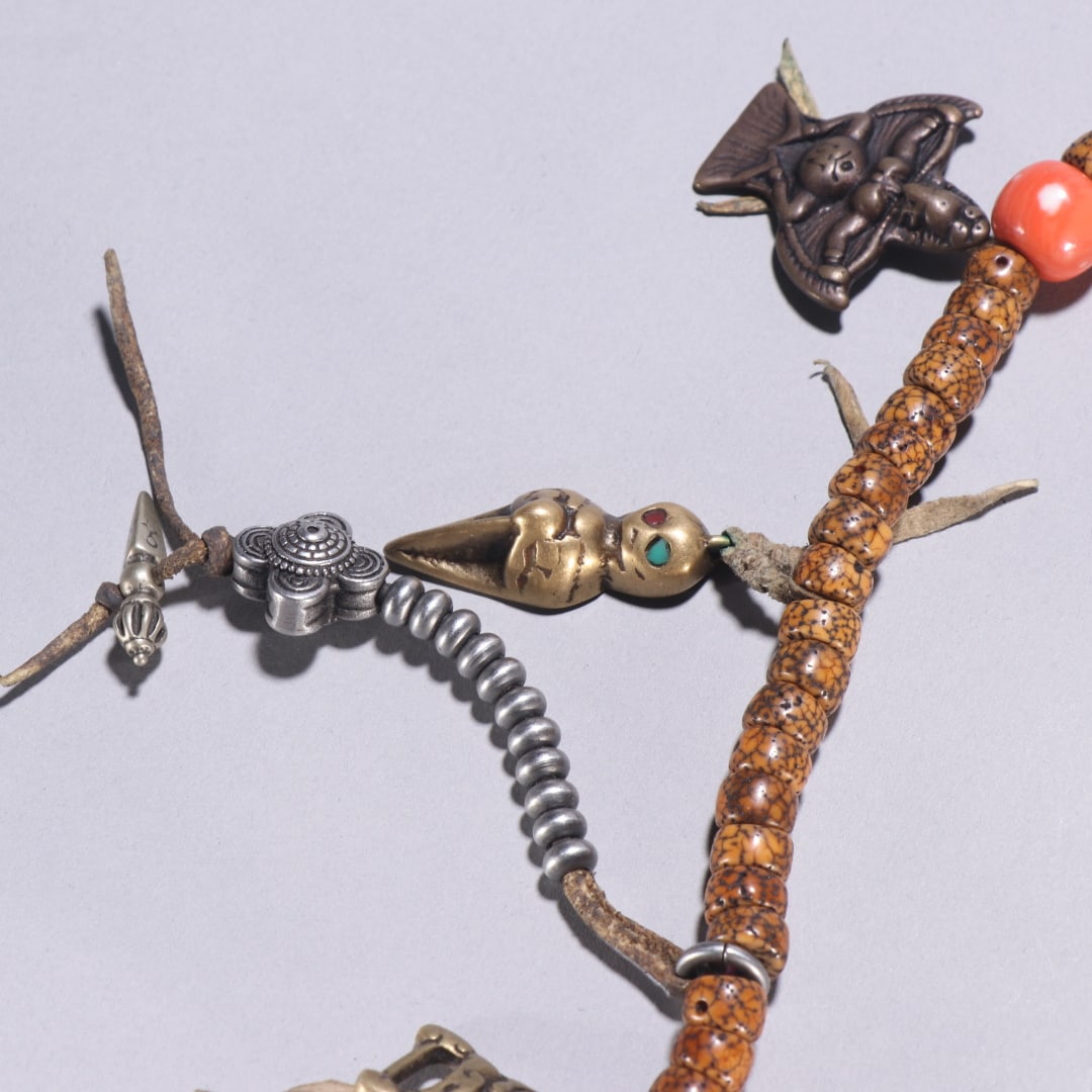 A fine bone carved rosary - 4