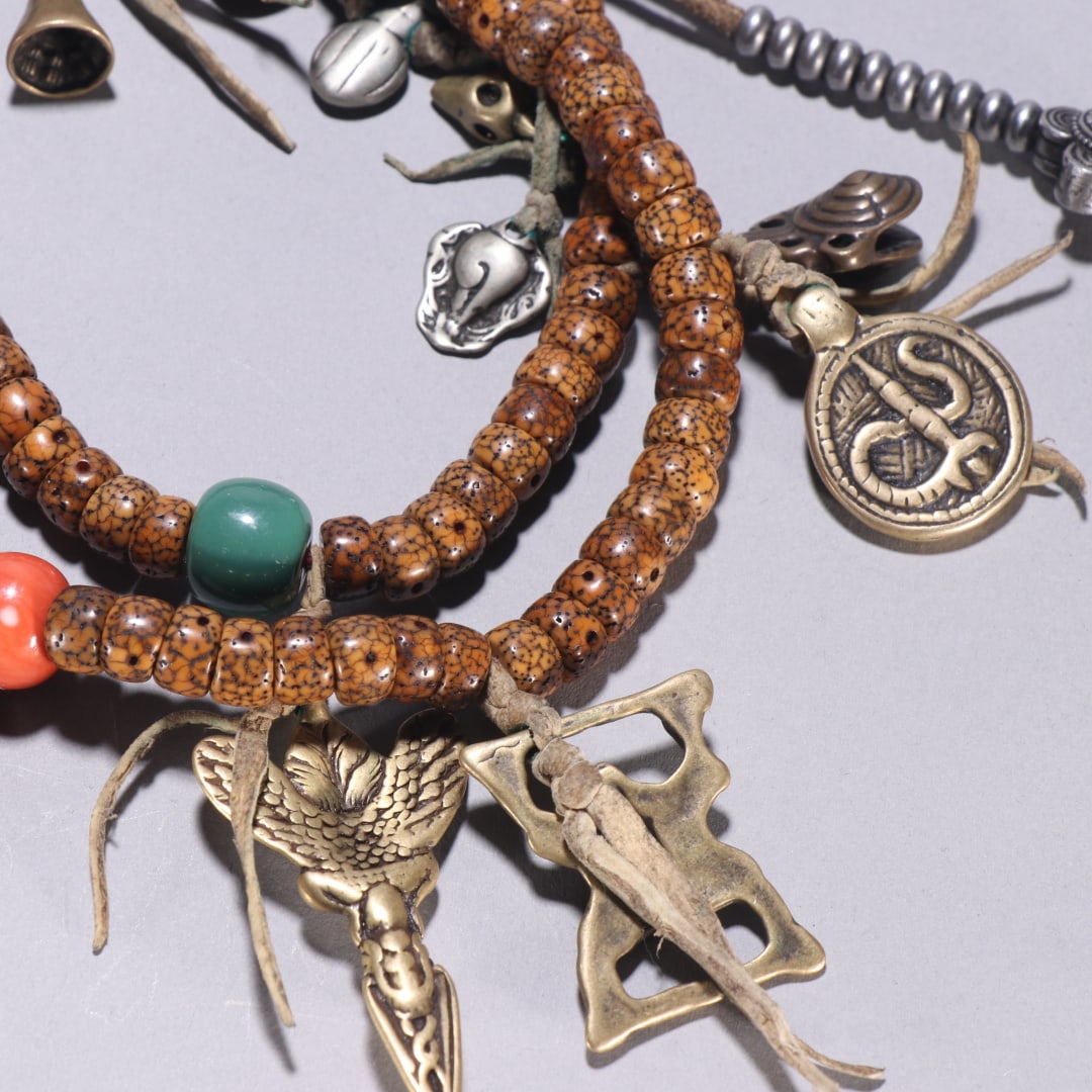 A fine bone carved rosary - 8