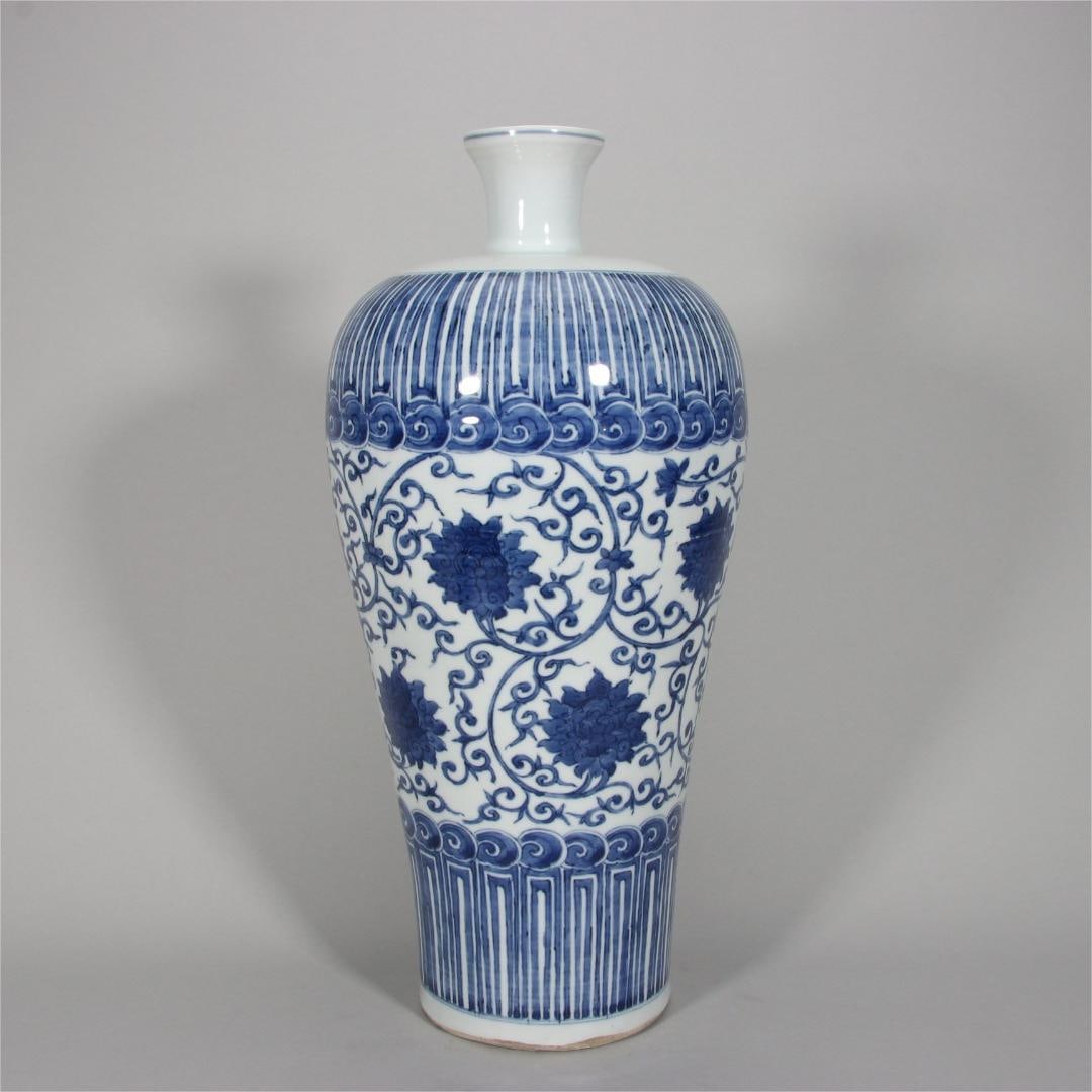 A blue and white entwined lotus plum bottle made in the Chongzhen era of the Ming Dynasty: The blue and white entwined lotus plum bottle made in the Chongzhen era of the Ming Dynasty Size:H:42.2cm (The Dimensions Of All Batches Are Manually Measured.If You Need More