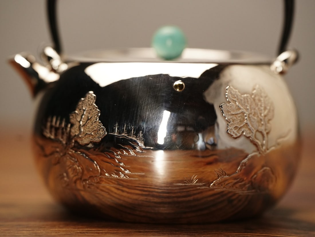 A fine Japanese silver pot - 2