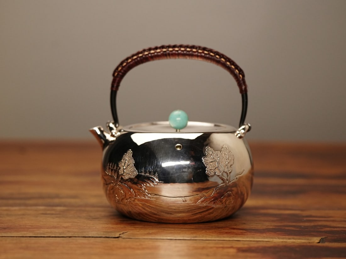 A fine Japanese silver pot - 4