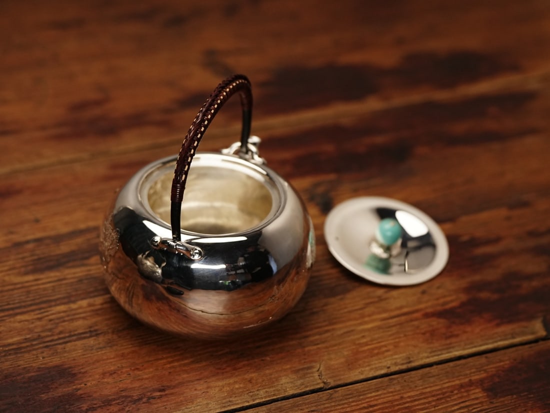 A fine Japanese silver pot - 8