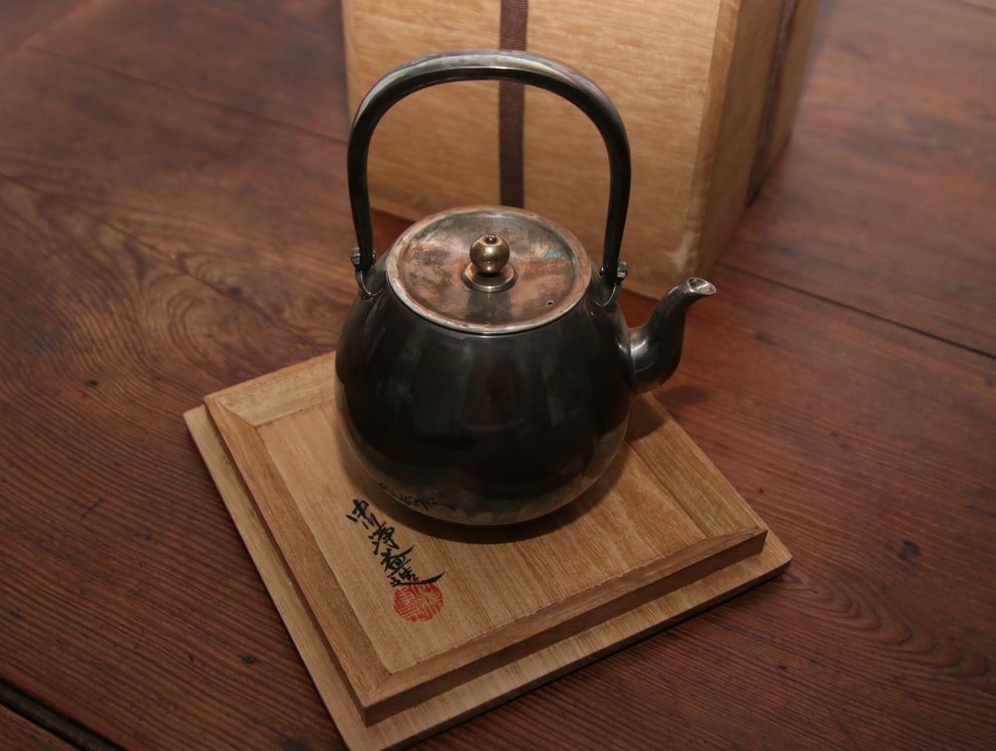 A fine Japanese silver pot - 7