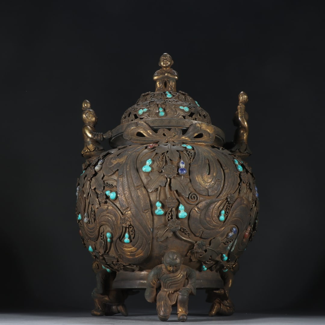 A fine copper gilt boy aroma burner: Exquisite copper gilt boy aroma burner Size:H:32cmW:21cmW:3836.9g (The Dimensions Of All Batches Are Manually Measured.If You Need More Detailed Information, Please Contact Our