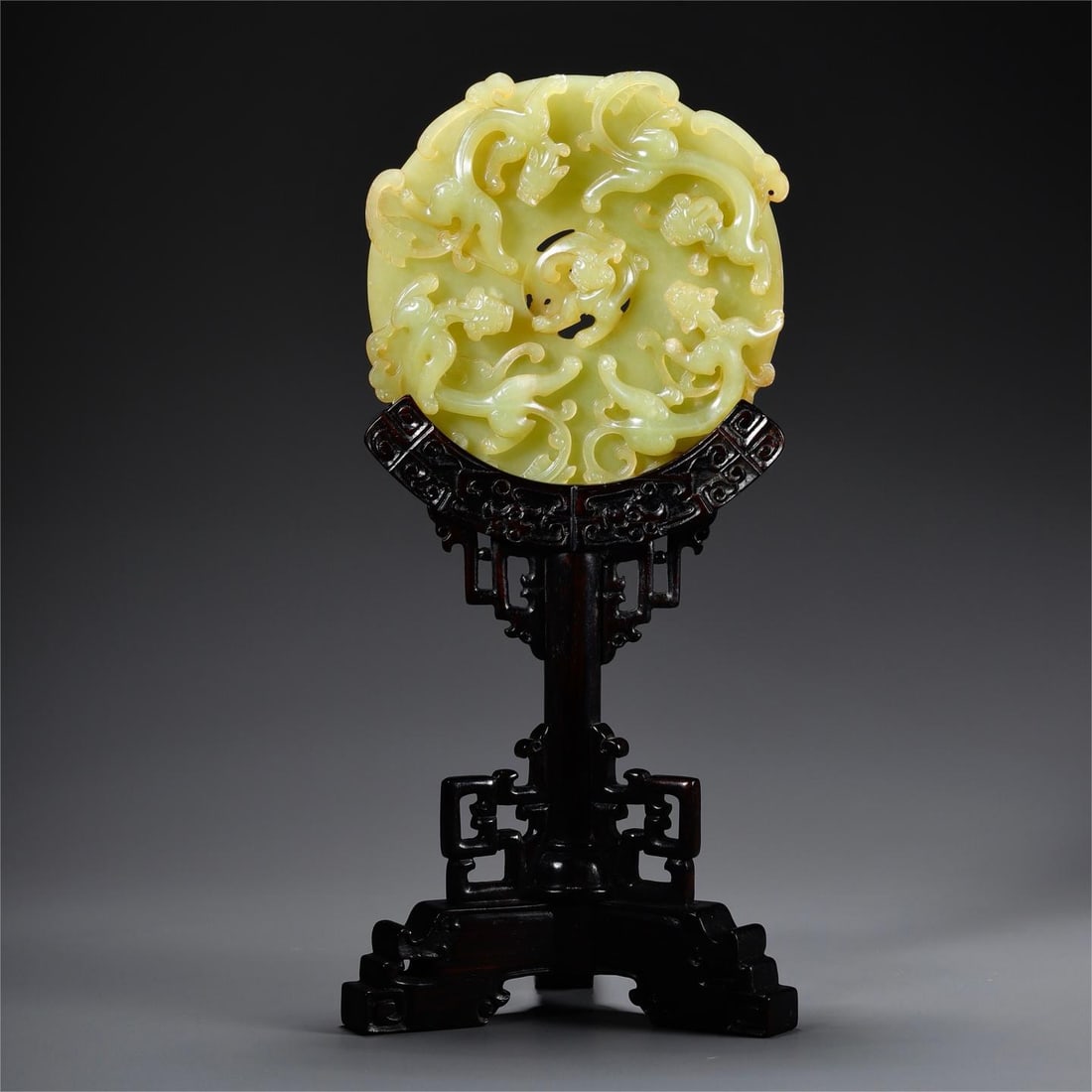 A beautiful Hetian topaz five-dragon jade: Exquisite Hetian topaz five dragon jade Size:H:28cmD:13cmT:1.6cmW:305g (The Dimensions Of All Batches Are Manually Measured.If You Need More Detailed Information, Please Contact Our