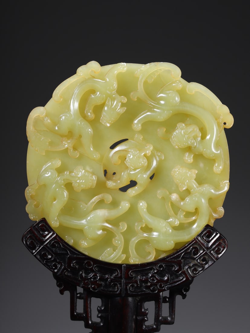 A beautiful Hetian topaz five-dragon jade - 2