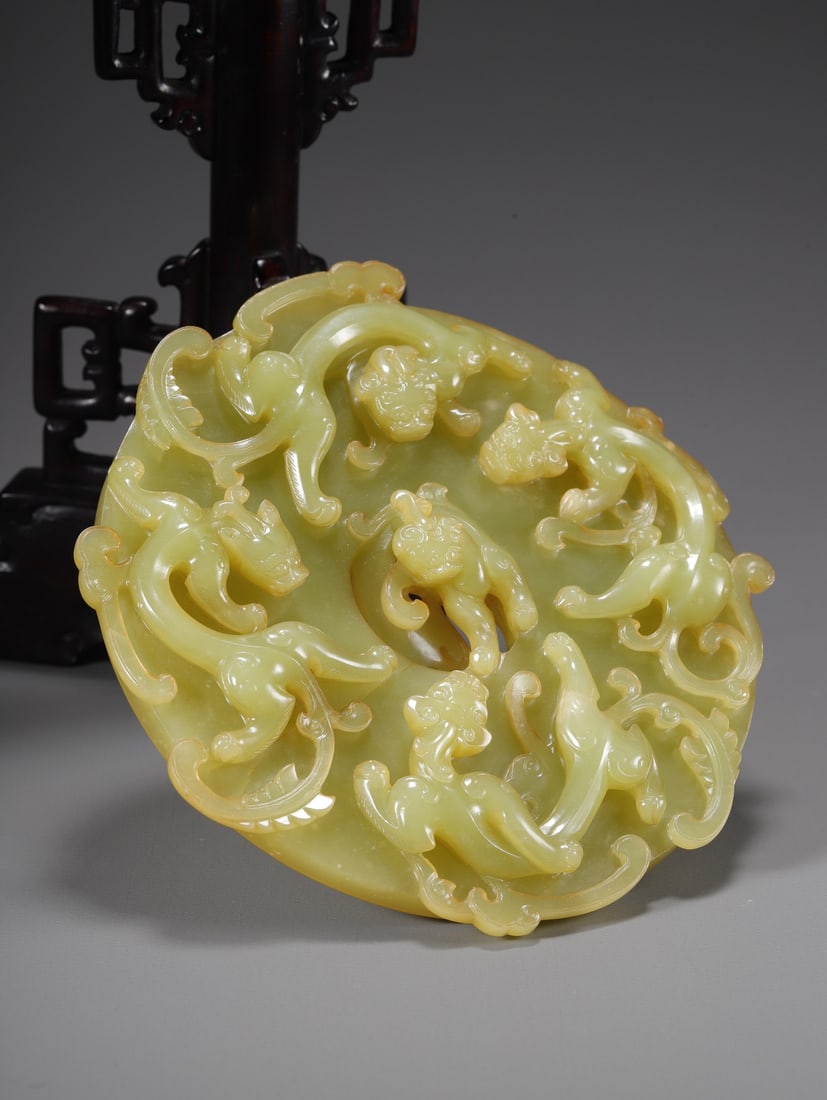 A beautiful Hetian topaz five-dragon jade - 8