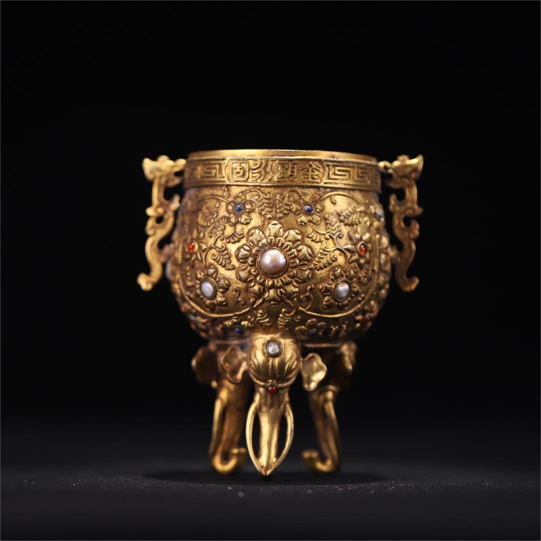 A copper-gilt inlaid gemstone Ou Yonggu cup made in the Qianlong period of the Qing Dynasty (1 of 9)