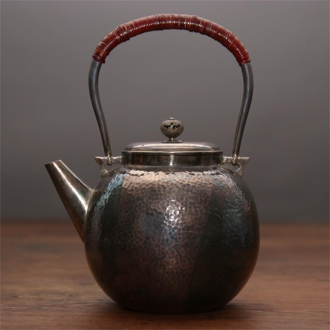 A fine Japanese silver pot (1 of 8)