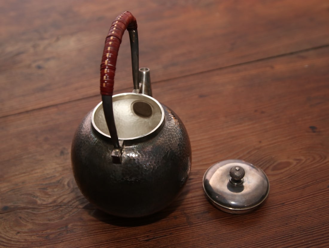 A fine Japanese silver pot - 6
