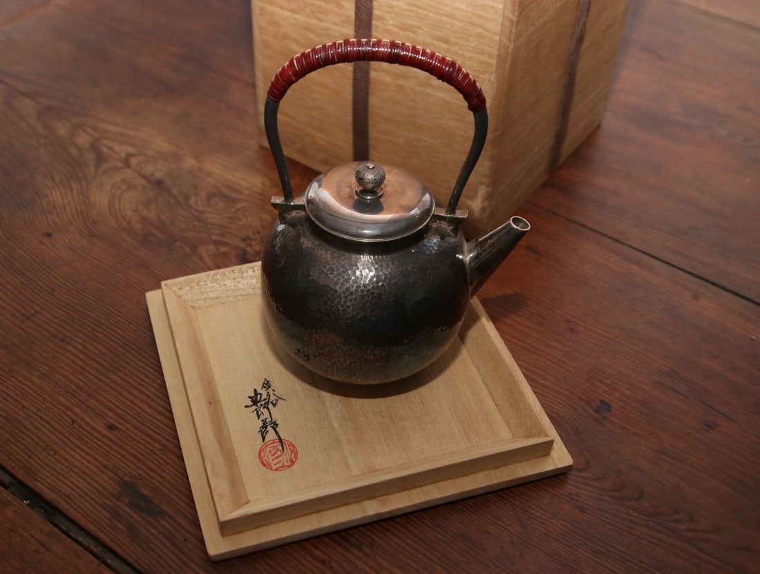 A fine Japanese silver pot - 7