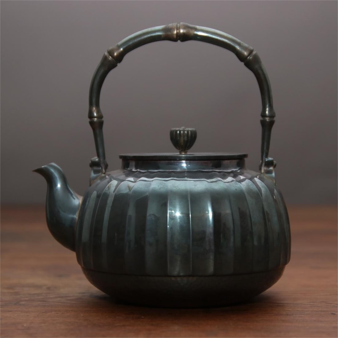 A fine Japanese silver pot (1 of 8)