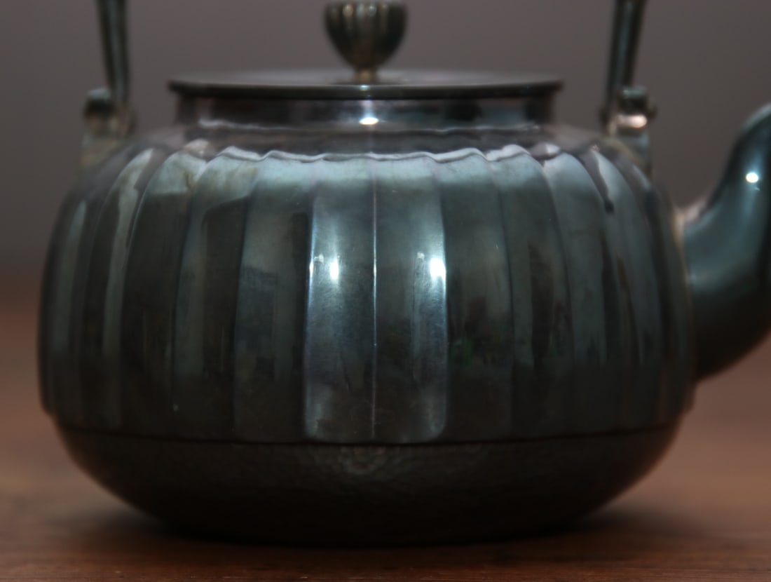 A fine Japanese silver pot - 2