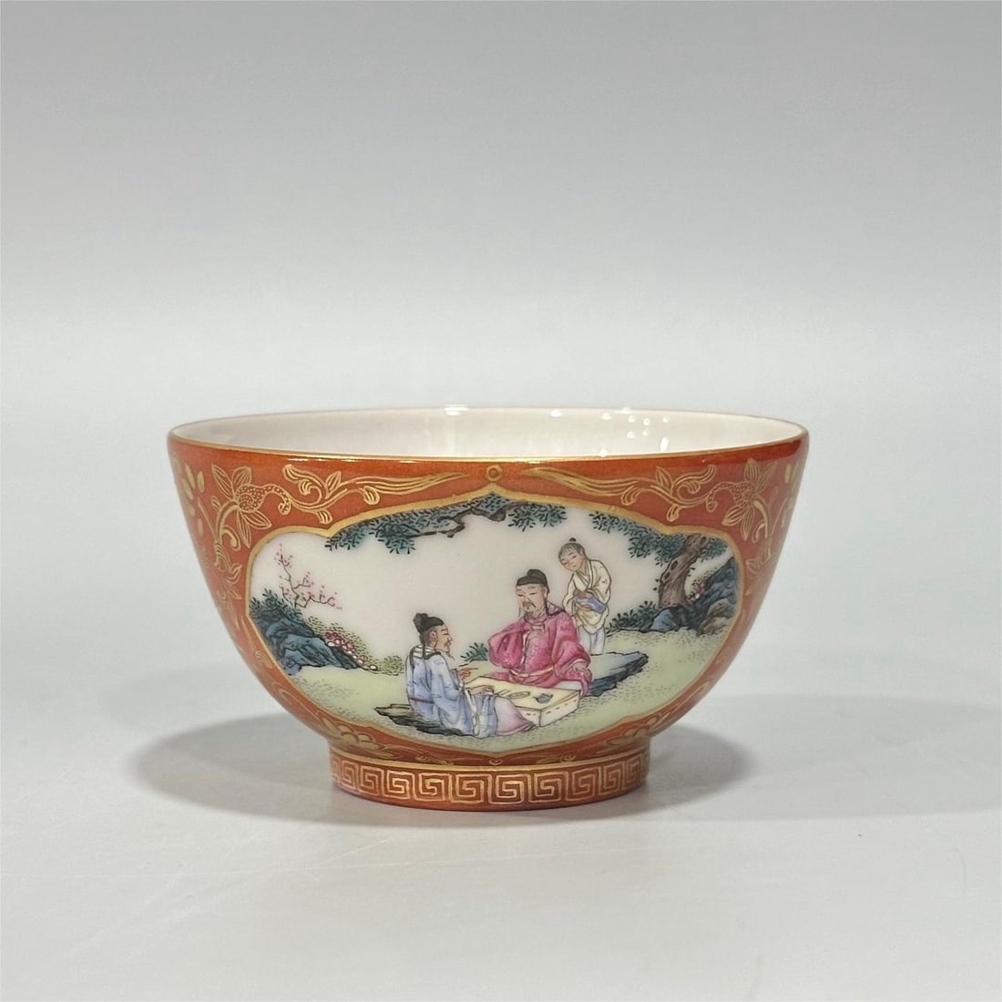 A Qing Dynasty coral red gilded flower entwined branch with window opening character story cup: Qing Dynasty Qing Dynasty Longni Year Foreign color coral red gold-painted flower entwined branches with window opening character story cup Size:H:4.5cmCalibre:8cm (The Dimensions