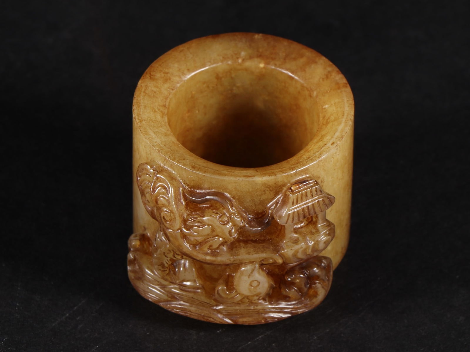 A fine Hetian jade embossed finger - 9