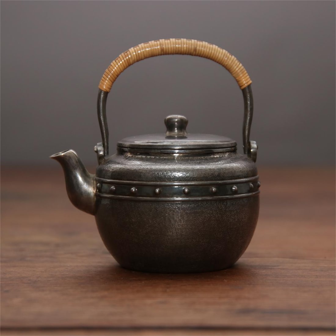 A fine Japanese silver pot (1 of 8)