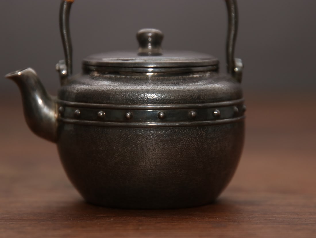 A fine Japanese silver pot - 4