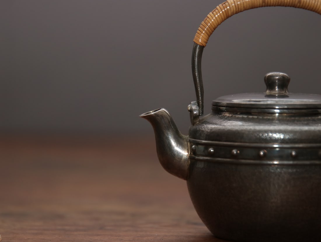 A fine Japanese silver pot - 5