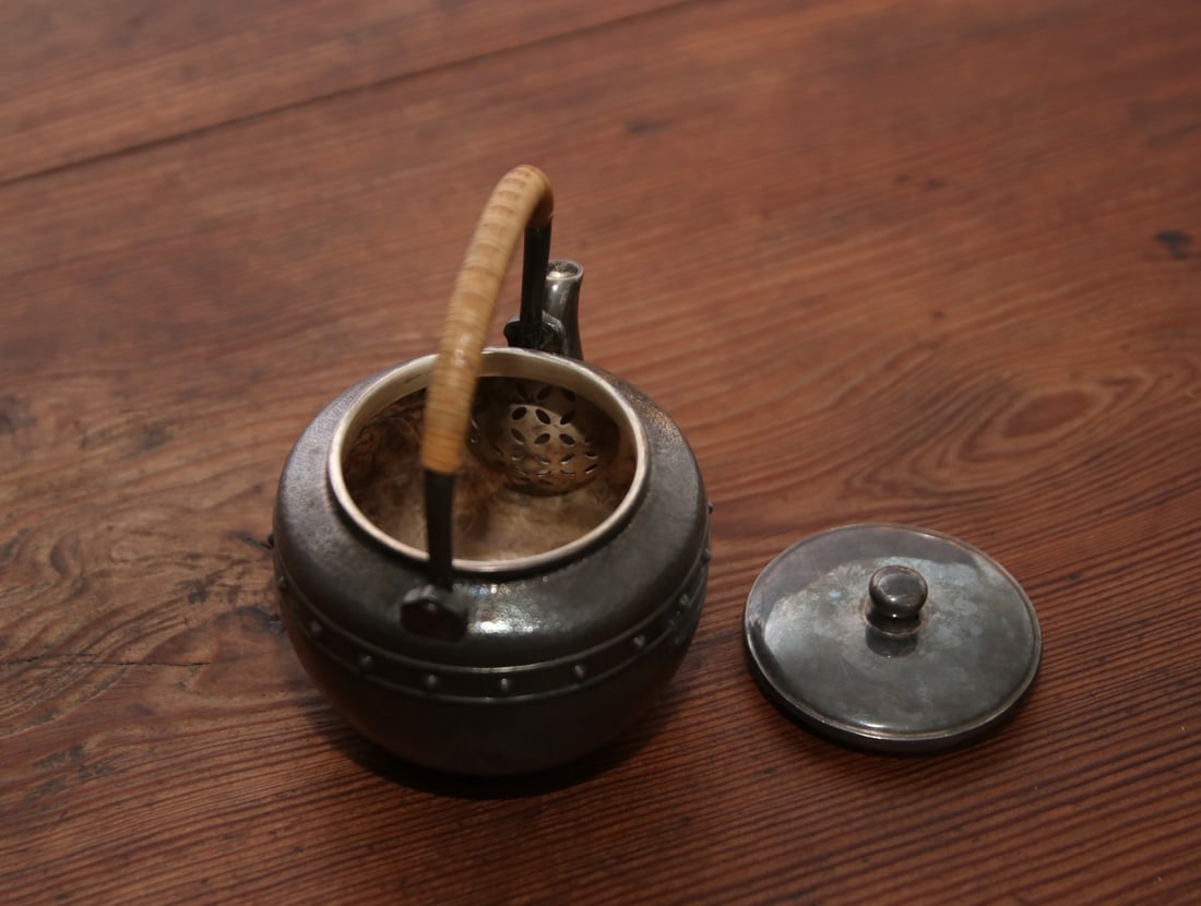 A fine Japanese silver pot - 6