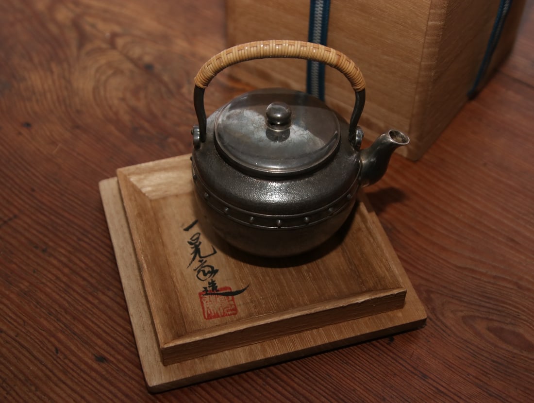 A fine Japanese silver pot - 7