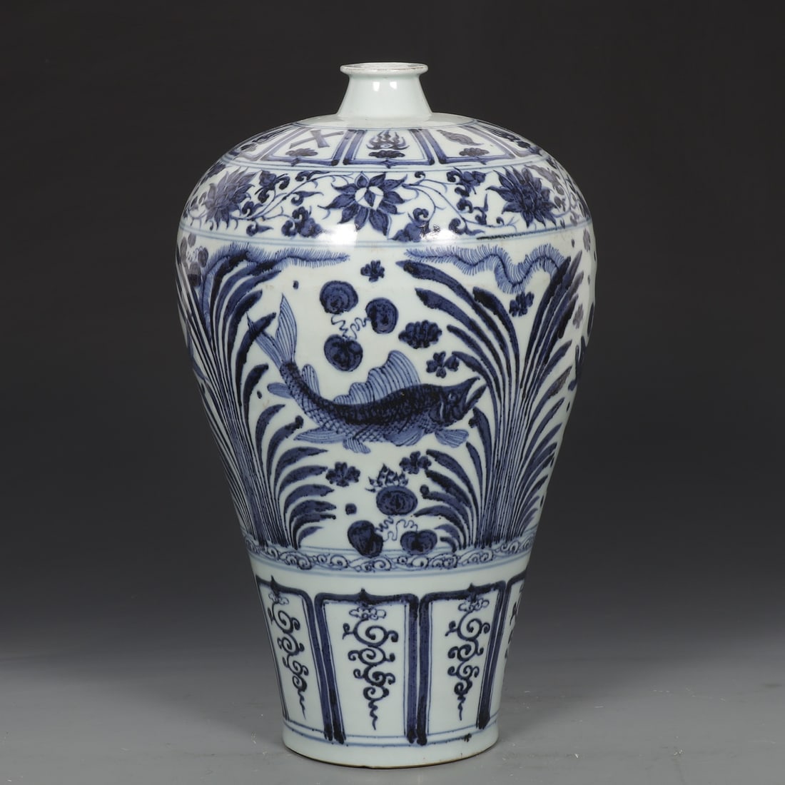 A large plum bottle with a broccoli algae pattern from the Yuan Dynasty: Yuan Dynasty mackerel algae pattern large plum bottle Size:H:43cmCalibre:5.5cmBellydiameter:25cm (The Dimensions Of All Batches Are Manually Measured.If You Need More Detailed